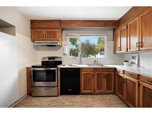 24 Heston Street Nw, Calgary, AB - Indoor Photo Showing Kitchen