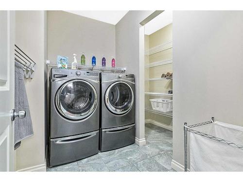 534 Mahogany Manor Se, Calgary, AB - Indoor Photo Showing Laundry Room