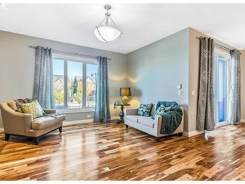 534 Mahogany Manor Se, Calgary, AB - Indoor Photo Showing Living Room