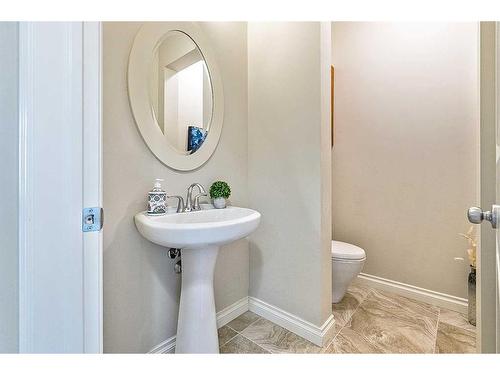 534 Mahogany Manor Se, Calgary, AB - Indoor Photo Showing Bathroom