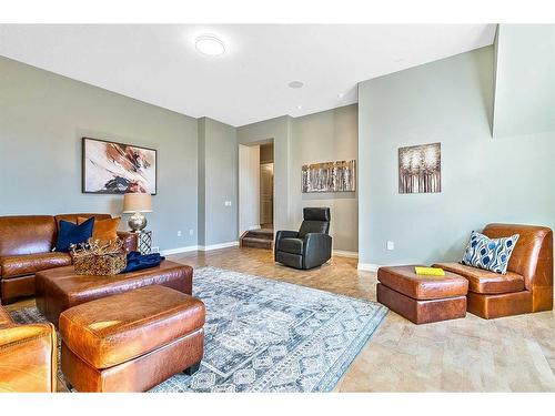 534 Mahogany Manor Se, Calgary, AB - Indoor Photo Showing Living Room