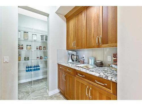 534 Mahogany Manor Se, Calgary, AB - Indoor Photo Showing Kitchen