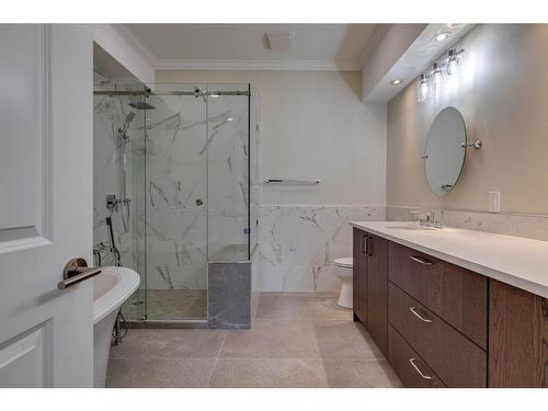 2433 Erlton Street Sw, Calgary, AB - Indoor Photo Showing Bathroom