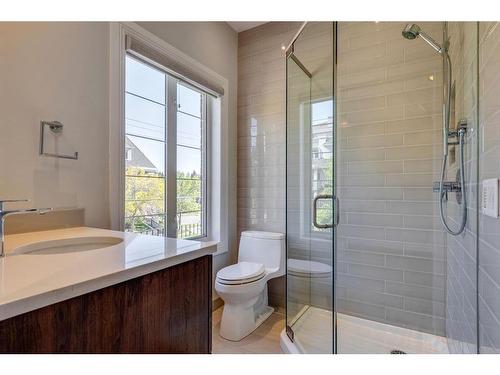 2433 Erlton Street Sw, Calgary, AB - Indoor Photo Showing Bathroom