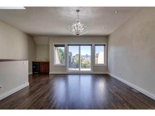 2433 Erlton Street Sw, Calgary, AB - Indoor Photo Showing Other Room