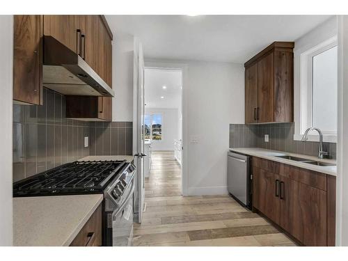 180 Sandpiper Landing, Chestermere, AB - Indoor Photo Showing Kitchen