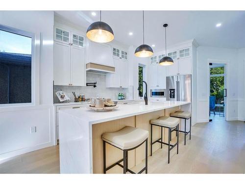 1429 43 Street Sw, Calgary, AB - Indoor Photo Showing Kitchen With Upgraded Kitchen