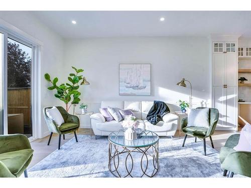 1429 43 Street Sw, Calgary, AB - Indoor Photo Showing Living Room