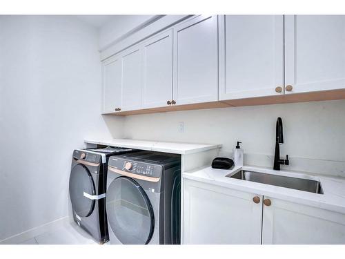 1429 43 Street Sw, Calgary, AB - Indoor Photo Showing Laundry Room