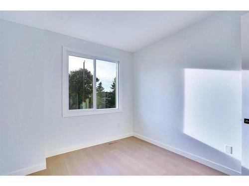 1429 43 Street Sw, Calgary, AB - Indoor Photo Showing Other Room