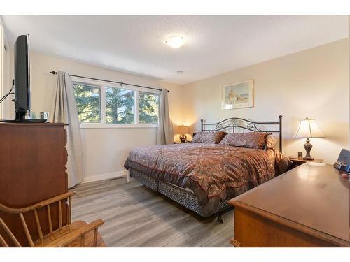 9508 Oakland Road Sw, Calgary, AB - Indoor Photo Showing Bedroom