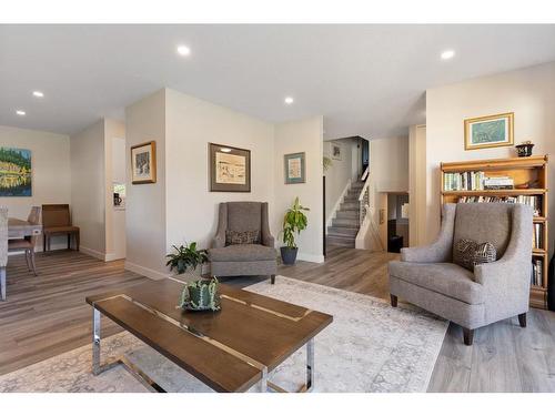 9508 Oakland Road Sw, Calgary, AB - Indoor Photo Showing Living Room