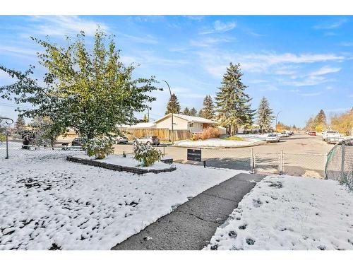 64 Pennsburg Way Se, Calgary, AB - Outdoor