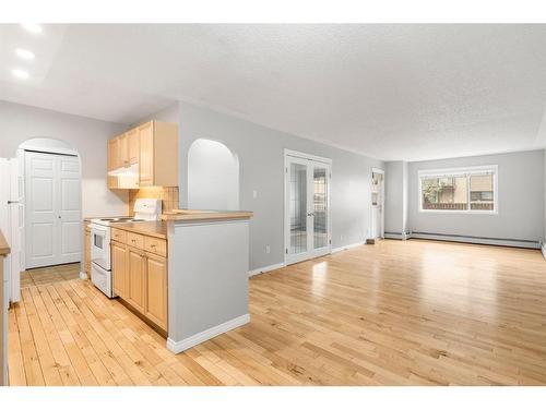 302-638 Meredith Road Ne, Calgary, AB - Indoor Photo Showing Kitchen