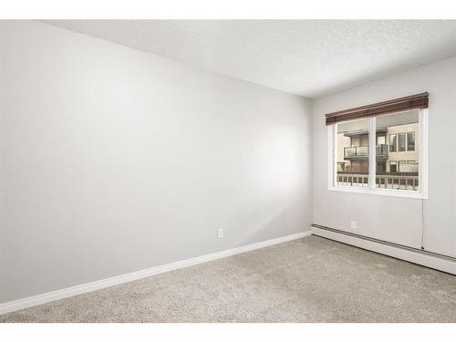 302-638 Meredith Road Ne, Calgary, AB - Indoor Photo Showing Other Room