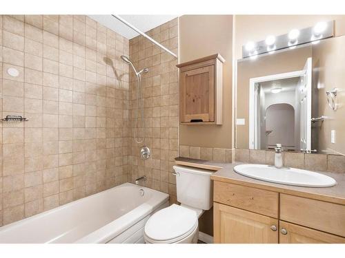 302-638 Meredith Road Ne, Calgary, AB - Indoor Photo Showing Bathroom