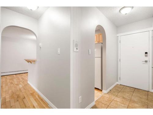 302-638 Meredith Road Ne, Calgary, AB - Indoor Photo Showing Other Room