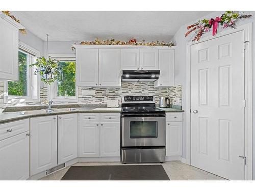 116 Oakmere Place, Chestermere, AB - Indoor Photo Showing Kitchen With Double Sink