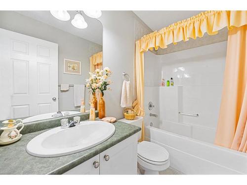 116 Oakmere Place, Chestermere, AB - Indoor Photo Showing Bathroom