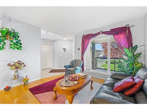 116 Oakmere Place, Chestermere, AB - Indoor Photo Showing Living Room