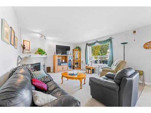 116 Oakmere Place, Chestermere, AB - Indoor Photo Showing Living Room