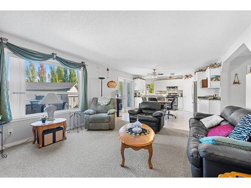 116 Oakmere Place, Chestermere, AB - Indoor Photo Showing Living Room