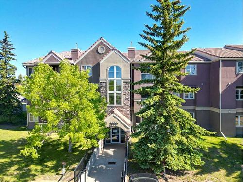 2821-3400 Edenwold Heights Nw, Calgary, AB - Outdoor