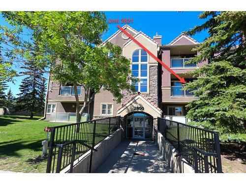 2821-3400 Edenwold Heights Nw, Calgary, AB - Outdoor With Balcony With Facade