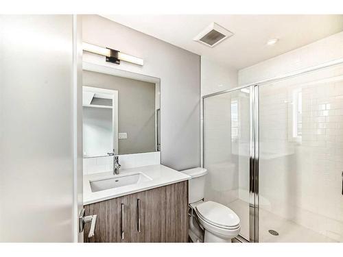 425 Chelsea Key, Chestermere, AB - Indoor Photo Showing Bathroom