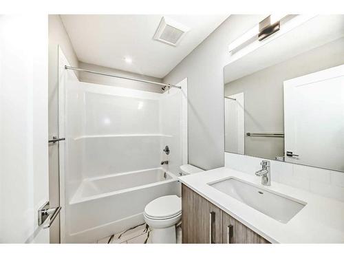 425 Chelsea Key, Chestermere, AB - Indoor Photo Showing Bathroom