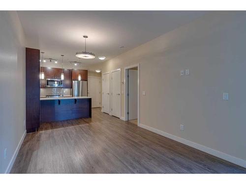 211-1720 10 Street Sw, Calgary, AB - Indoor Photo Showing Kitchen