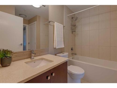 211-1720 10 Street Sw, Calgary, AB - Indoor Photo Showing Bathroom