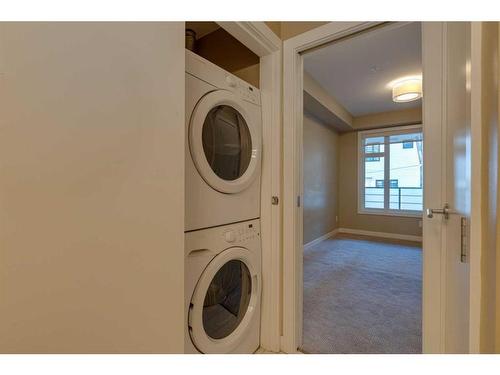 211-1720 10 Street Sw, Calgary, AB - Indoor Photo Showing Laundry Room