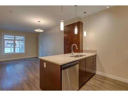 211-1720 10 Street Sw, Calgary, AB - Indoor Photo Showing Kitchen