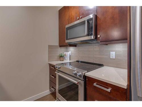 211-1720 10 Street Sw, Calgary, AB - Indoor Photo Showing Kitchen