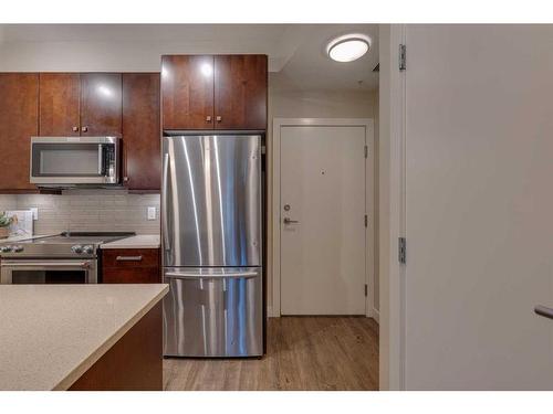 211-1720 10 Street Sw, Calgary, AB - Indoor Photo Showing Kitchen With Stainless Steel Kitchen