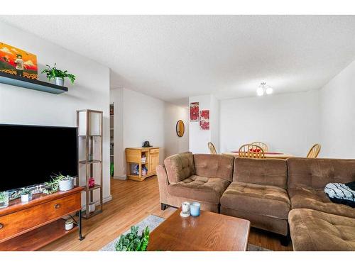 904-4944 Dalton Drive Nw, Calgary, AB - Indoor Photo Showing Kitchen With Double Sink