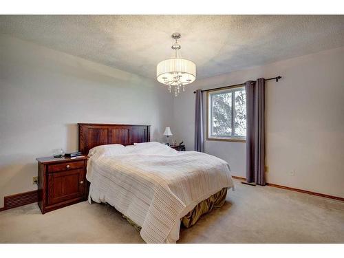 1-717 Centre Street, Vulcan, AB - Indoor Photo Showing Bedroom