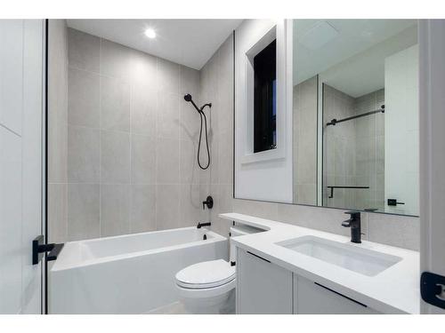 94 Aspen Summit Close Sw, Calgary, AB - Indoor Photo Showing Bathroom