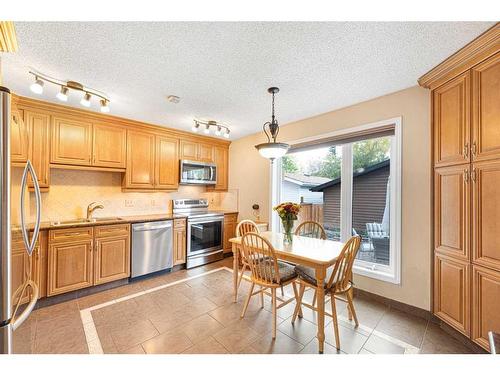 128 Woodfield Close Sw, Calgary, AB 