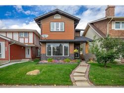 128 Woodfield Close SW Calgary, AB T2W 3V2