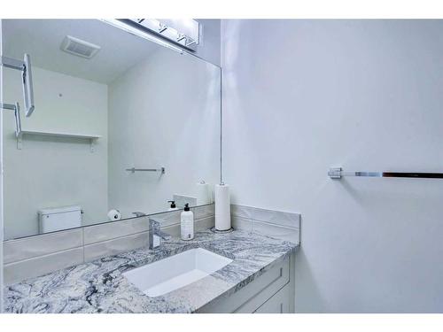 128 Kinniburgh Loop, Chestermere, AB - Indoor Photo Showing Bathroom