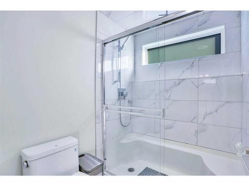 128 Kinniburgh Loop, Chestermere, AB - Indoor Photo Showing Bathroom