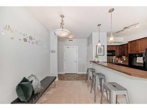 408-30 Royal Oak Plaza Nw, Calgary, AB - Indoor Photo Showing Kitchen