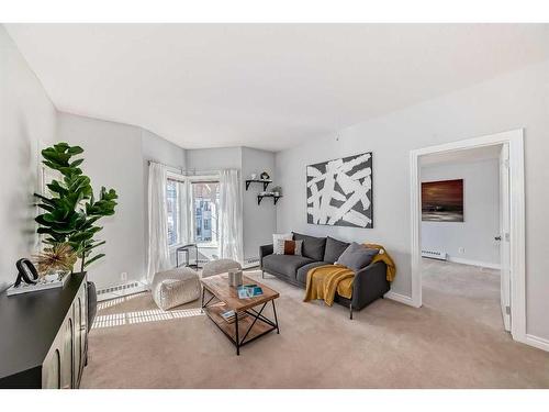 408-30 Royal Oak Plaza Nw, Calgary, AB - Indoor Photo Showing Living Room