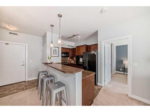 408-30 Royal Oak Plaza Nw, Calgary, AB - Indoor Photo Showing Kitchen