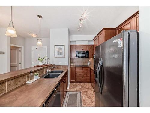 408-30 Royal Oak Plaza Nw, Calgary, AB - Indoor Photo Showing Kitchen With Double Sink