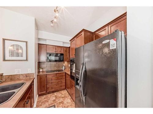 408-30 Royal Oak Plaza Nw, Calgary, AB - Indoor Photo Showing Kitchen With Double Sink