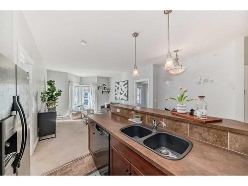 408-30 Royal Oak Plaza Nw, Calgary, AB - Indoor Photo Showing Kitchen With Double Sink