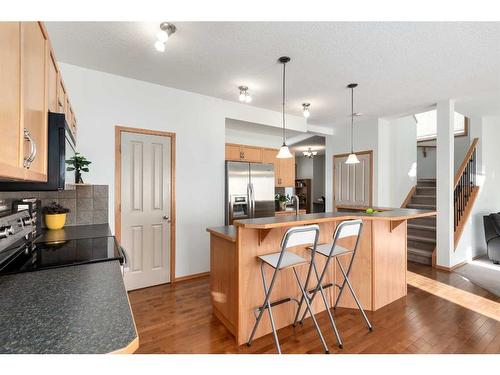 126 West Pointe Court, Cochrane, AB - Indoor Photo Showing Kitchen With Upgraded Kitchen